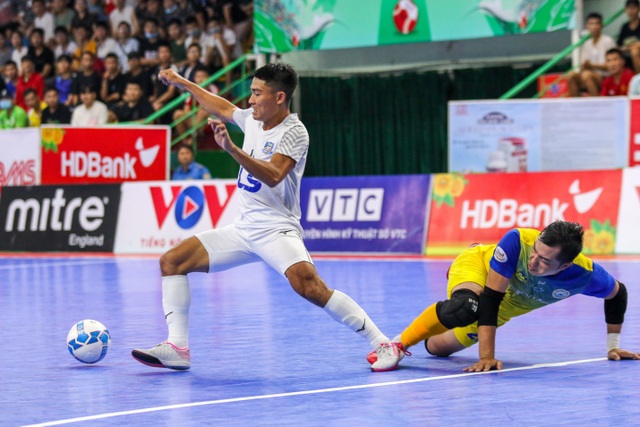 Thắng tuyệt đối Sanvinest Sanna Khánh Hòa, Thái Sơn Nam vô địch trước 3 vòng đấu - 5 Thắng tuyệt đối Sanvinest Sanna Khánh Hòa, Thái Sơn Nam vô địch trước 3 vòng đấu - 5