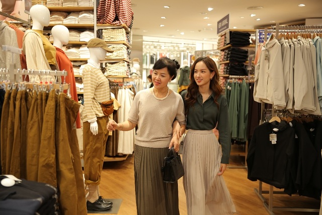 Cửa hàng thứ hai của Uniqlo tại Hà Nội chính thức khai trương tại Vincom  Center Metropolis ngày 2509