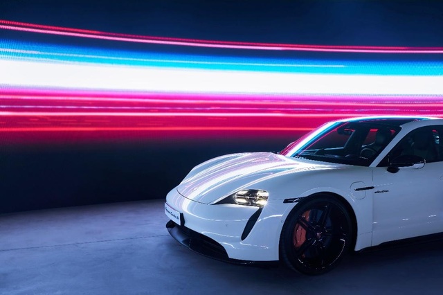 Porsche chính thức ra mắt dòng xe thể thao thuần điện cao cấp Taycan tại Việt Nam - 2 Porsche chính thức ra mắt dòng xe thể thao thuần điện cao cấp Taycan tại Việt Nam - 2