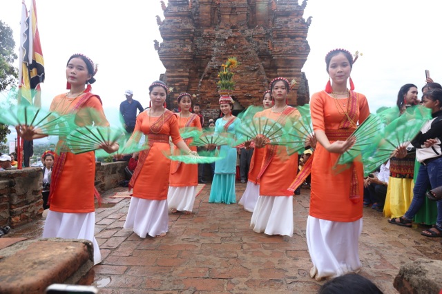Đồng bào Chăm Ninh Thuận vui đón Lễ hội Katê - 5 Đồng bào Chăm Ninh Thuận vui đón Lễ hội Katê - 5