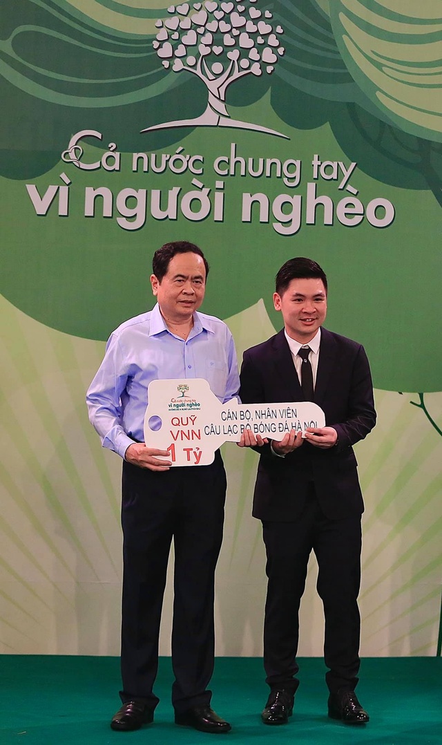 CLB Hà Nội ủng hộ 1 tỷ đồng cho Quỹ Vì người nghèo - 1 CLB Hà Nội ủng hộ 1 tỷ đồng cho Quỹ Vì người nghèo - 1