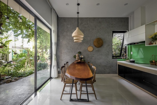 Nhà có khu vườn, bể cá Koi đẹp như resort của vợ chồng trẻ ở Đà Nẵng - 6 Nhà có khu vườn, bể cá Koi đẹp như resort của vợ chồng trẻ ở Đà Nẵng - 6