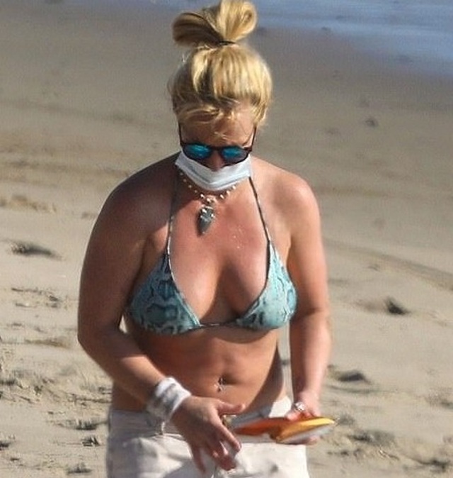 Cuối tuần, Britney và dàn người đẹp cùng khoe dáng - 3 Cuối tuần, Britney và dàn người đẹp cùng khoe dáng - 3