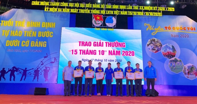 Bình Định: Trao giải thưởng cho thanh niên sống đẹp - 1 Bình Định: Trao giải thưởng cho thanh niên sống đẹp - 1