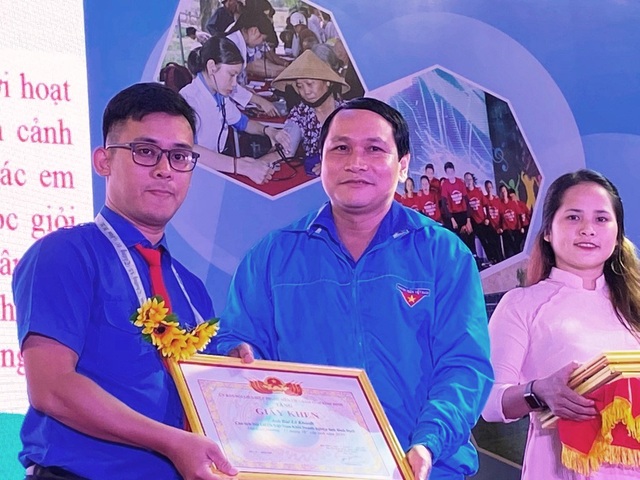 Bình Định: Trao giải thưởng cho thanh niên sống đẹp - 2 Bình Định: Trao giải thưởng cho thanh niên sống đẹp - 2