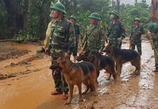 Đưa 2 trực thăng từ Đà Nẵng ra Quảng Trị, tiếp tế cho vùng bị cô lập - 1 Đưa 2 trực thăng từ Đà Nẵng ra Quảng Trị, tiếp tế cho vùng bị cô lập - 1