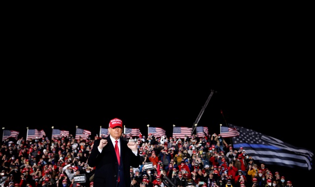 Bầu cử Mỹ 2020: Ông Trump tung chiến thuật “gieo rắc sợ hãi” lôi kéo cử tri - 2 Bầu cử Mỹ 2020: Ông Trump tung chiến thuật “gieo rắc sợ hãi” lôi kéo cử tri - 2
