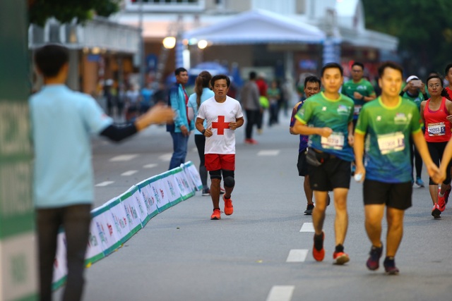 Ông Đoàn Ngọc Hải chinh phục giải marathon đặc biệt của Hà Nội - 5
