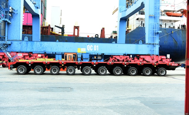 Đoàn xe siêu trường chở tàu đường sắt Nhổn - ga Hà Nội từ Đình Vũ về Hà Nội - 3 Đoàn xe siêu trường chở tàu đường sắt Nhổn - ga Hà Nội từ Đình Vũ về Hà Nội - 3