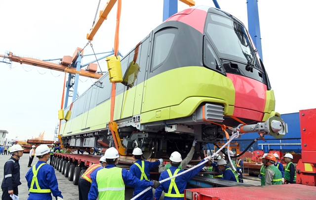 Đoàn xe siêu trường chở tàu đường sắt Nhổn - ga Hà Nội từ Đình Vũ về Hà Nội - 7 Đoàn xe siêu trường chở tàu đường sắt Nhổn - ga Hà Nội từ Đình Vũ về Hà Nội - 7