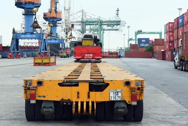 Đoàn xe siêu trường chở tàu đường sắt Nhổn - ga Hà Nội từ Đình Vũ về Hà Nội - 2 Đoàn xe siêu trường chở tàu đường sắt Nhổn - ga Hà Nội từ Đình Vũ về Hà Nội - 2