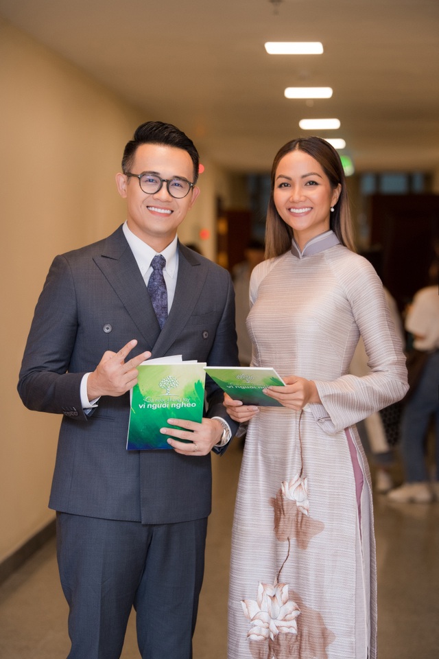 MC Đức Bảo bênh vực Hoa hậu H’Hen Niê khi bị “ném đá” từ thiện keo kiệt - 1