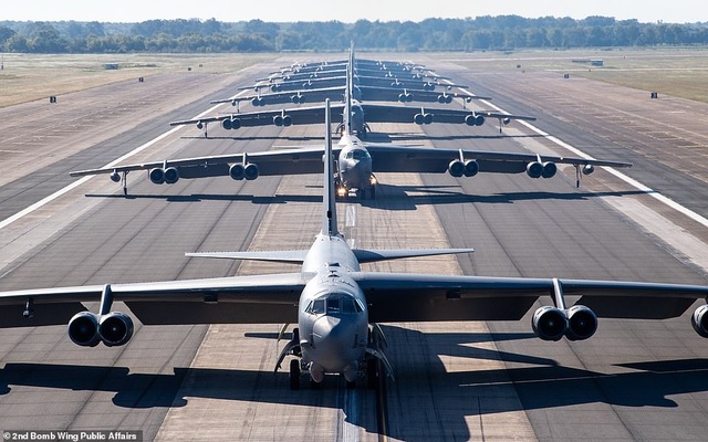 Dàn máy bay B-52 Mỹ tập trận “Voi đi bộ” - 1 Dàn máy bay B-52 Mỹ tập trận “Voi đi bộ” - 1