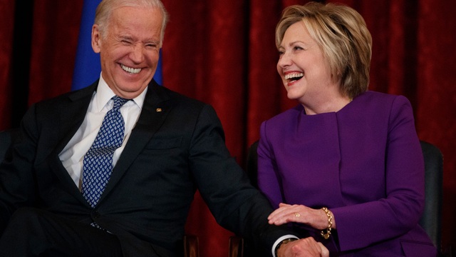 Vì sao nhiều cử tri từng “quay lưng” với bà Clinton quay sang ủng hộ Biden? - 1 Vì sao nhiều cử tri từng “quay lưng” với bà Clinton quay sang ủng hộ Biden? - 1