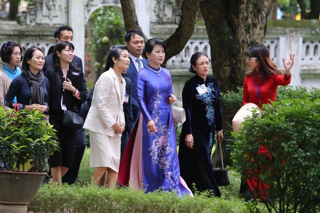 The wife of the Japanese prime minister visits Van Mieu - Quoc Tu Giam - 5