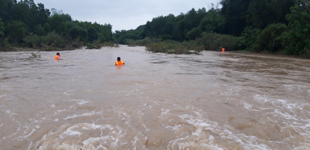 Đường bộ, đường sắt đều biến thành... đường sông - 6 Đường bộ, đường sắt đều biến thành... đường sông - 6