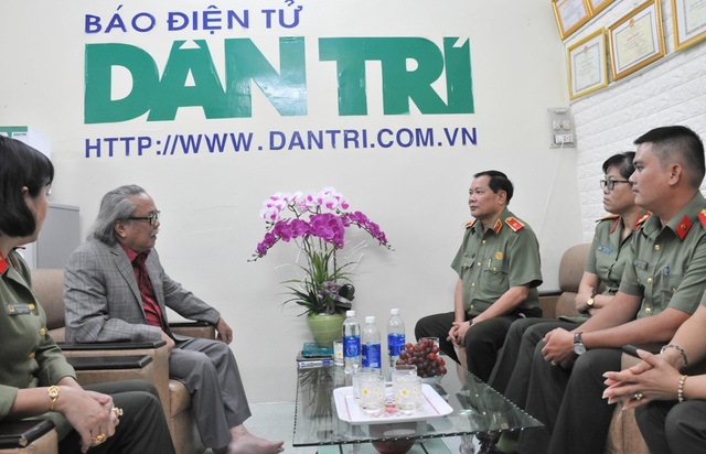 Công an TP Cần Thơ và nhiều đơn vị ủng hộ đồng bào miền Trung ruột thịt - 1 Công an TP Cần Thơ và nhiều đơn vị ủng hộ đồng bào miền Trung ruột thịt - 1