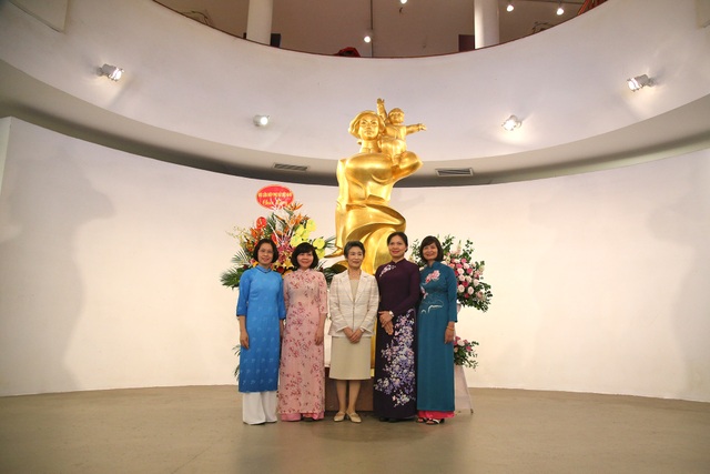 Phu nhân Thủ tướng Nhật Bản thăm Bảo tàng Phụ nữ Việt Nam - 5 Phu nhân Thủ tướng Nhật Bản thăm Bảo tàng Phụ nữ Việt Nam - 5