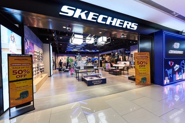 Skechers tung ưu đãi lên đến 50%, dàn sao Hà Nội nô nức tham dự khai trương - 1 Skechers tung ưu đãi lên đến 50%, dàn sao Hà Nội nô nức tham dự khai trương - 1
