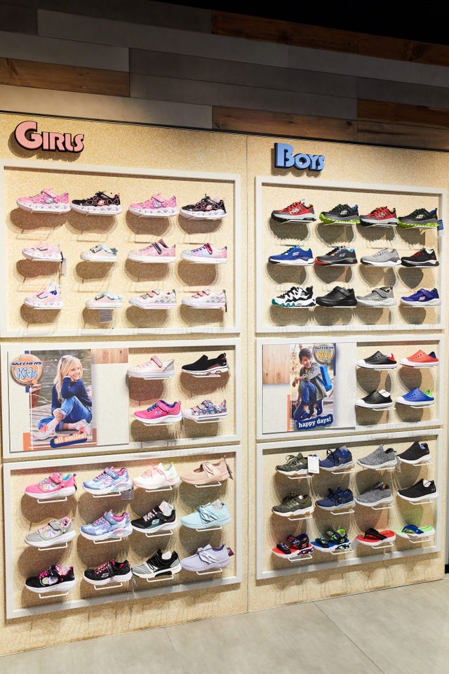 Skechers tung ưu đãi lên đến 50%, dàn sao Hà Nội nô nức tham dự khai trương - 3 Skechers tung ưu đãi lên đến 50%, dàn sao Hà Nội nô nức tham dự khai trương - 3