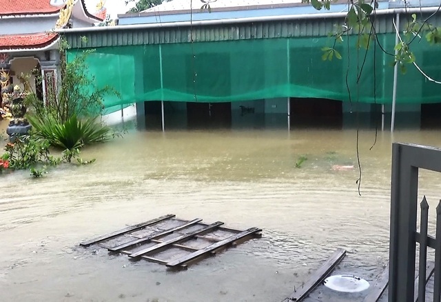 “Có ai còn trong nhà không để chúng tôi cứu ra?” - 2 “Có ai còn trong nhà không để chúng tôi cứu ra?” - 2