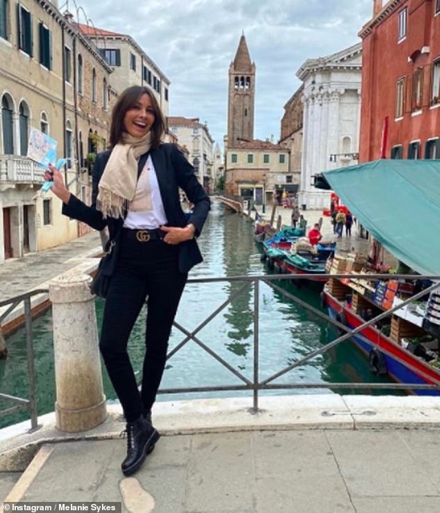 Nữ MC 50 tuổi phản pháo khi bị săm soi “chuyện tình Venice” - 2 Nữ MC 50 tuổi phản pháo khi bị săm soi “chuyện tình Venice” - 2