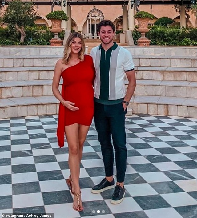 Ashley James liên tục mặc áo tắm khoe bụng bầu - 8 Ashley James liên tục mặc áo tắm khoe bụng bầu - 8
