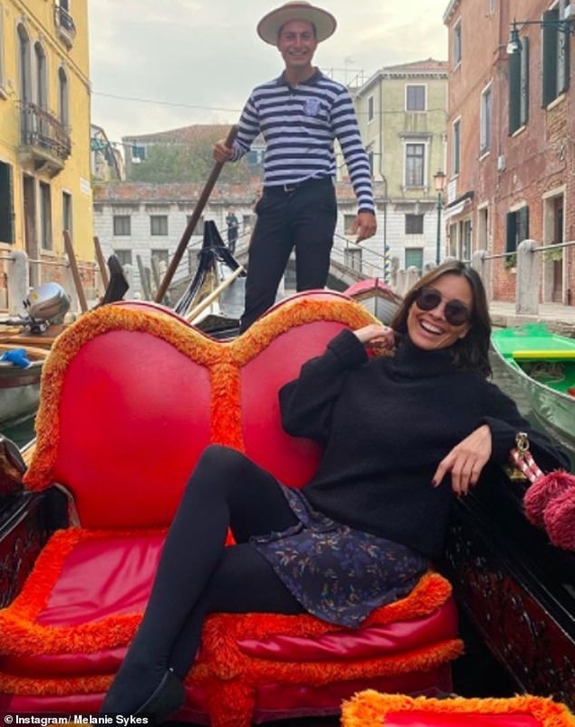 Nữ MC 50 tuổi phản pháo khi bị săm soi “chuyện tình Venice” - 4 Nữ MC 50 tuổi phản pháo khi bị săm soi “chuyện tình Venice” - 4