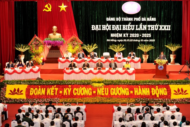 Đại biểu Đại hội Đảng bộ TP Đà Nẵng ủng hộ đồng bào miền Trung bị lũ lụt - 1 Đại biểu Đại hội Đảng bộ TP Đà Nẵng ủng hộ đồng bào miền Trung bị lũ lụt - 1