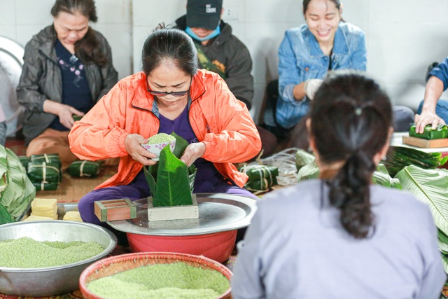 Gói 10.000 bánh chưng chay gửi vào miền Trung - 7 Gói 10.000 bánh chưng chay gửi vào miền Trung - 7