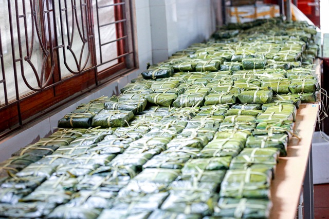Gói 10.000 bánh chưng chay gửi vào miền Trung - 10 Gói 10.000 bánh chưng chay gửi vào miền Trung - 10