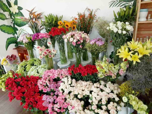 Giới buôn hoa liêu xiêu vì lời kêu gọi hạn chế tặng hoa dịp 20/10 - 1 Giới buôn hoa liêu xiêu vì lời kêu gọi hạn chế tặng hoa dịp 20/10 - 1