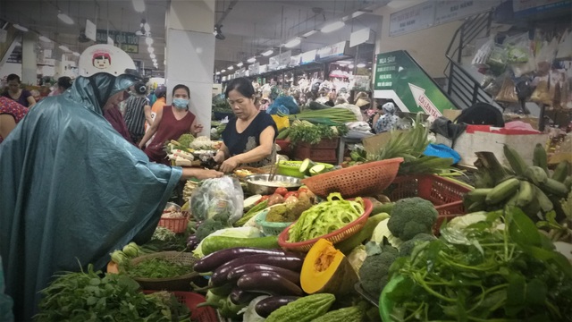 Mưa lũ kéo dài, rau xanh tại Đà Nẵng có nơi tăng 3-4 lần so với ngày thường - 3 Mưa lũ kéo dài, rau xanh tại Đà Nẵng có nơi tăng 3-4 lần so với ngày thường - 3