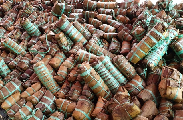Gói 10.000 chiếc bánh chưng, bánh tét hỗ trợ đồng bào miền Trung - 8 Gói 10.000 chiếc bánh chưng, bánh tét hỗ trợ đồng bào miền Trung - 8