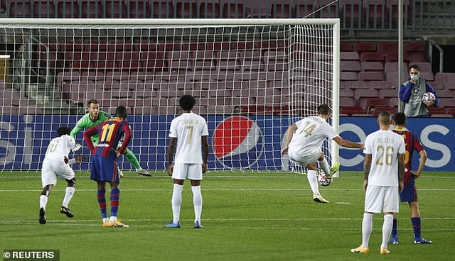 Messi tỏa sáng, Barcelona đánh bại Ferencvaros “5 sao” - 8