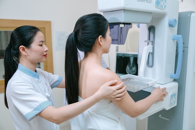 Khám, tầm soát miễn phí ung thư vú cho 1.000 phụ nữ - 1 Khám, tầm soát miễn phí ung thư vú cho 1.000 phụ nữ - 1