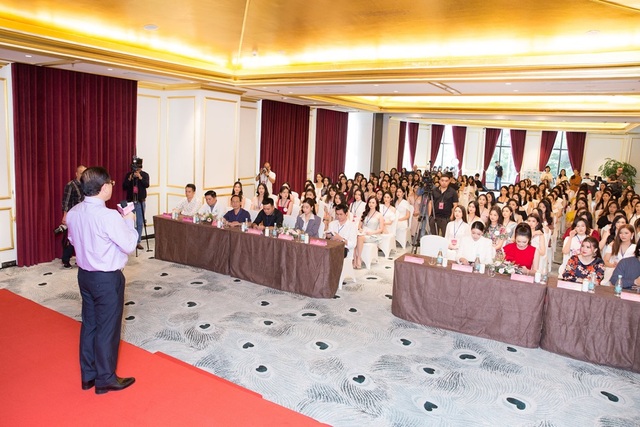 Bật mí hậu trường soi chuyện “dao kéo” ở Hoa hậu Việt Nam 2020 - 1 Bật mí hậu trường soi chuyện “dao kéo” ở Hoa hậu Việt Nam 2020 - 1