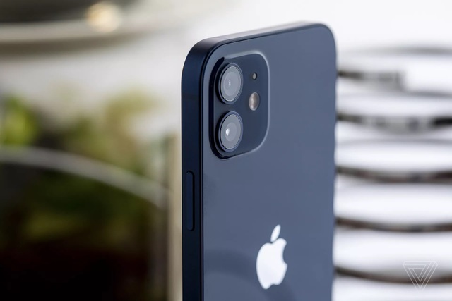 Close-up of the iPhone 12 and 12 Pro: the design of the combination of iPhone 11 and iPhone 5-7