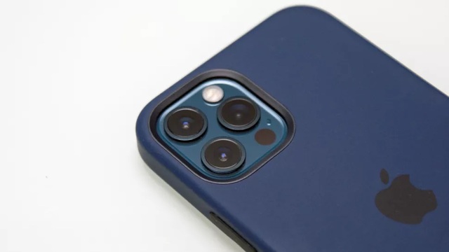 Close-up of iPhone 12 and 12 Pro: the design of the combination of iPhone 11 and iPhone 5-8