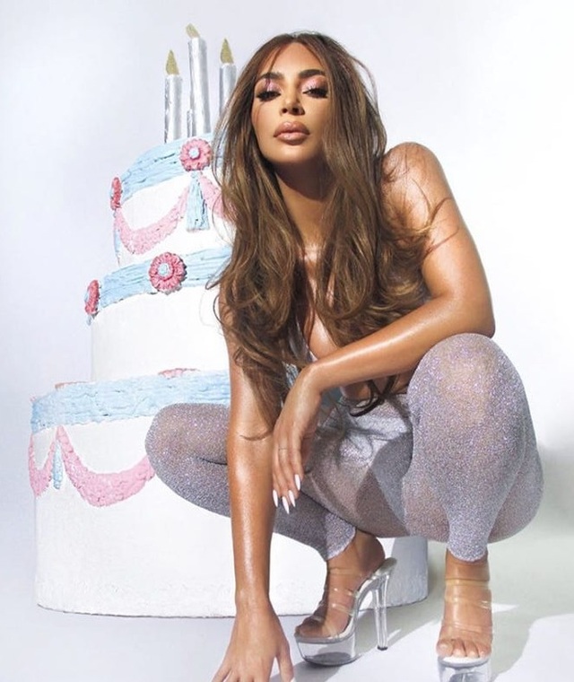 Lần hiếm hoi Kanye West bày tỏ tình cảm với Kim Kardashian trên mạng - 10 Lần hiếm hoi Kanye West bày tỏ tình cảm với Kim Kardashian trên mạng - 10