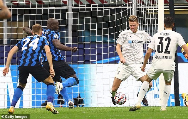 Lukaku lập cú đúp, Inter Milan “hút chết” trên sân nhà - 1