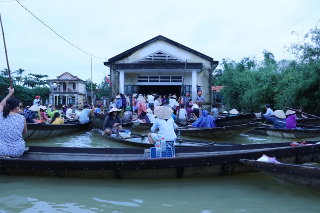 Cotana Group chung tay giúp đỡ đồng bào Thừa Thiên Huế bị lũ lụt - 4 Cotana Group chung tay giúp đỡ đồng bào Thừa Thiên Huế bị lũ lụt - 4