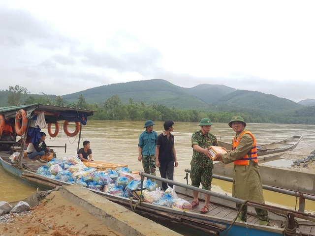 Hàng trăm đoàn thiện nguyện hướng về Quảng Bình, cứu trợ người dân vùng lũ - 5