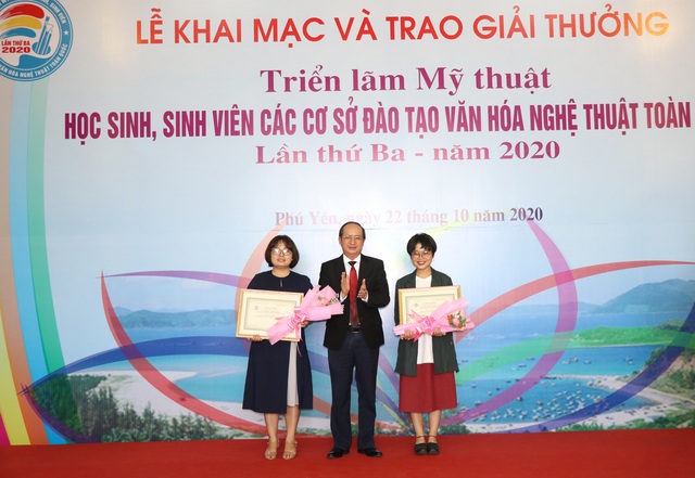 Trao giải Triển lãm Mỹ thuật học sinh, sinh viên toàn quốc lần thứ 3 - 2 Trao giải Triển lãm Mỹ thuật học sinh, sinh viên toàn quốc lần thứ 3 - 2