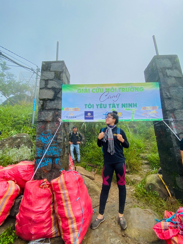 Mountain climbing journey combined with scavenging on Ba Den mountain, the highest in the Southeast - 10