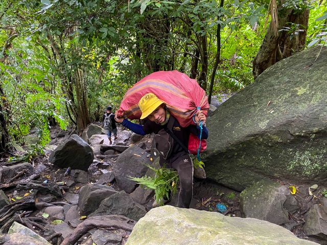 Mountain climbing journey combined with scavenging on Ba Den mountain, the highest in the Southeast - 7