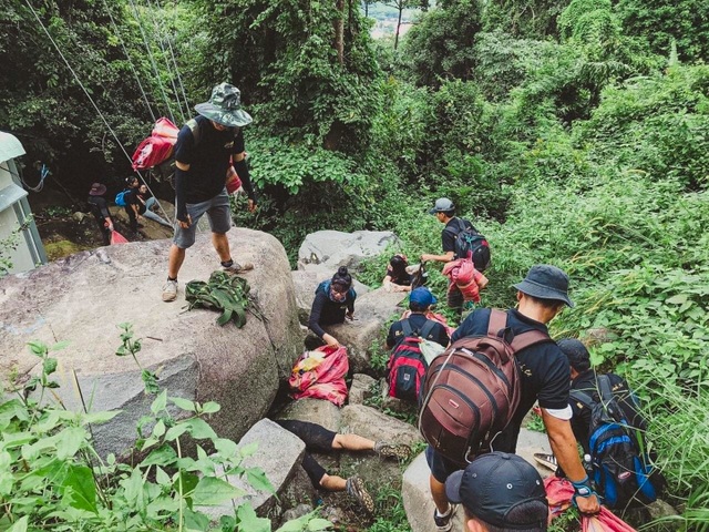 Mountain climbing journey combined with scavenging on Ba Den mountain, the highest in the Southeast - 3