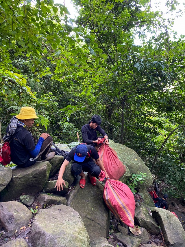 Mountain climbing journey combined with scavenging on Ba Den mountain, the highest in the Southeast - 4