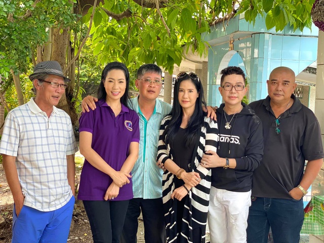 Trịnh Kim Chi, Lê Tuấn Anh tưởng nhớ 24 năm Lê Công Tuấn Anh qua đời - 8 Trịnh Kim Chi, Lê Tuấn Anh tưởng nhớ 24 năm Lê Công Tuấn Anh qua đời - 8