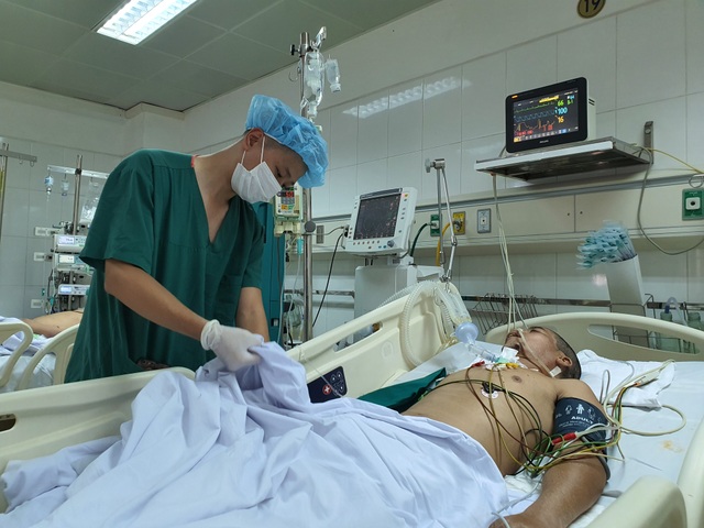 Xót thương cảnh người mẹ nghẹn ngào cầu xin bạn đọc cứu con - 1 Xót thương cảnh người mẹ nghẹn ngào cầu xin bạn đọc cứu con - 1